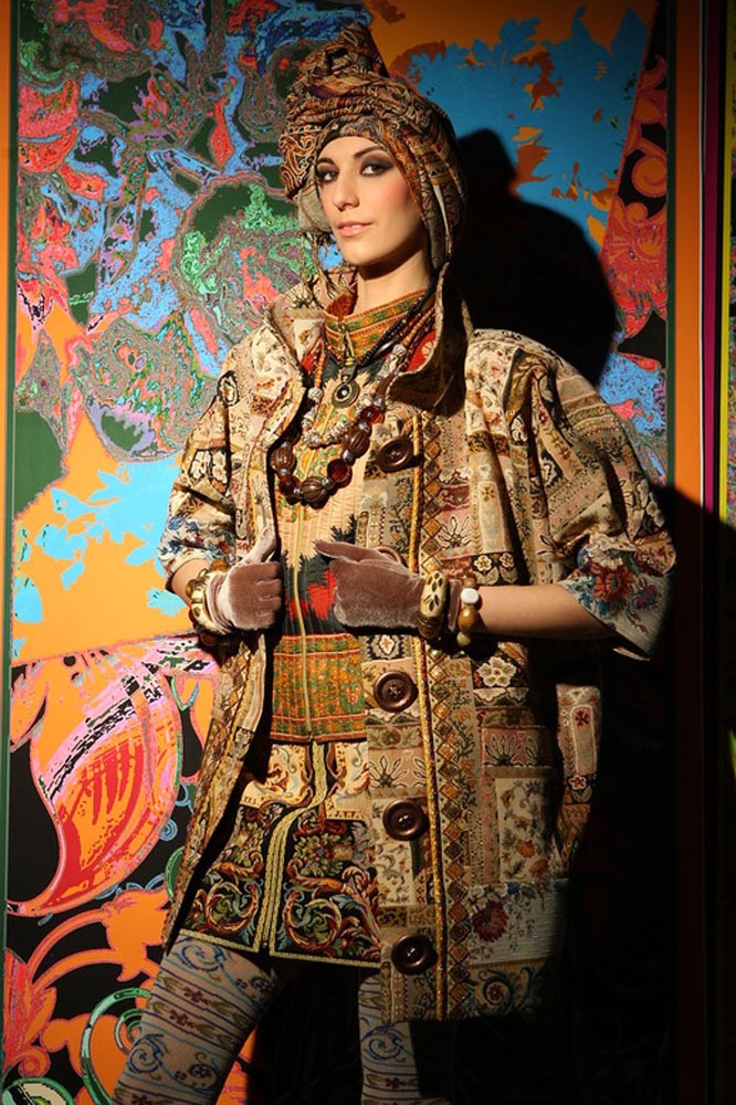 Гобеленовое пальто с деревянными пуговицами из коллекции Вячеслава Зайцева
