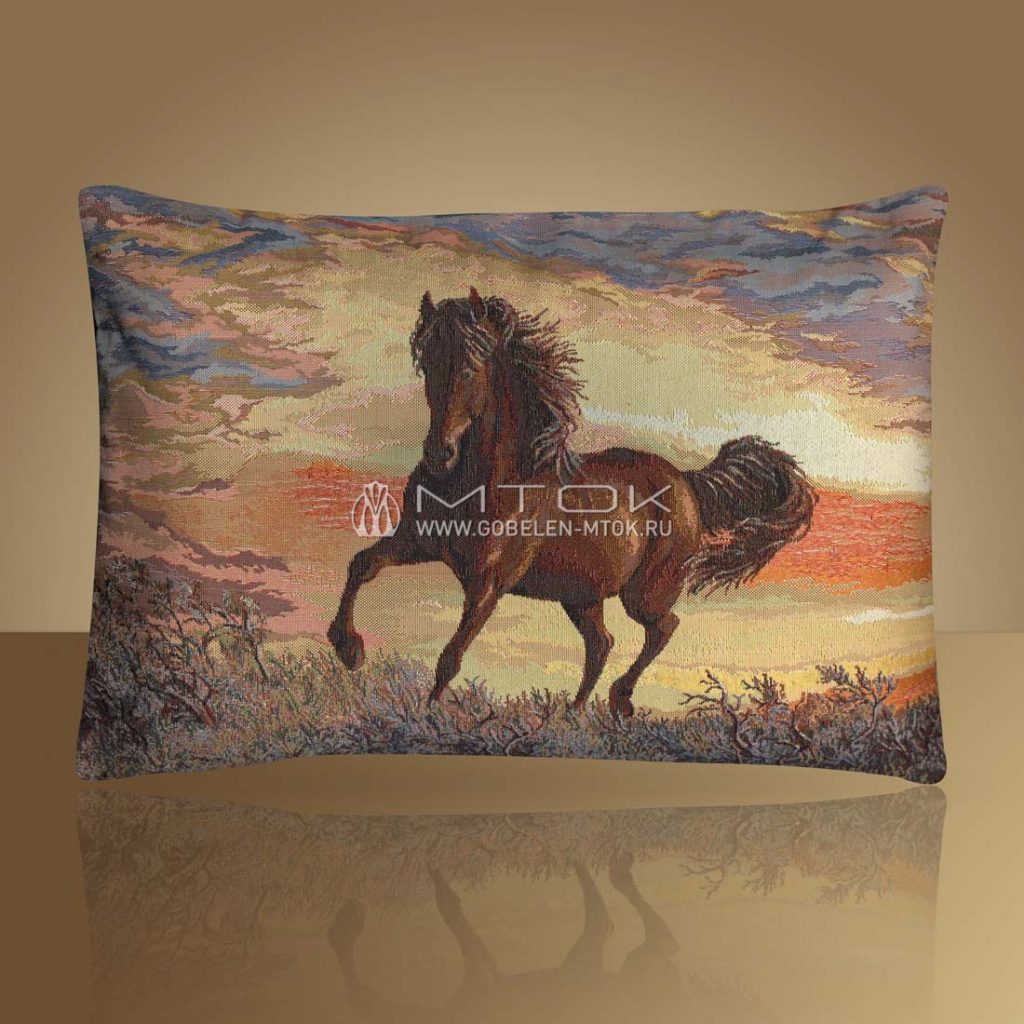 Чехол из гобелена на декоративную подушку «Конь-Огонь»