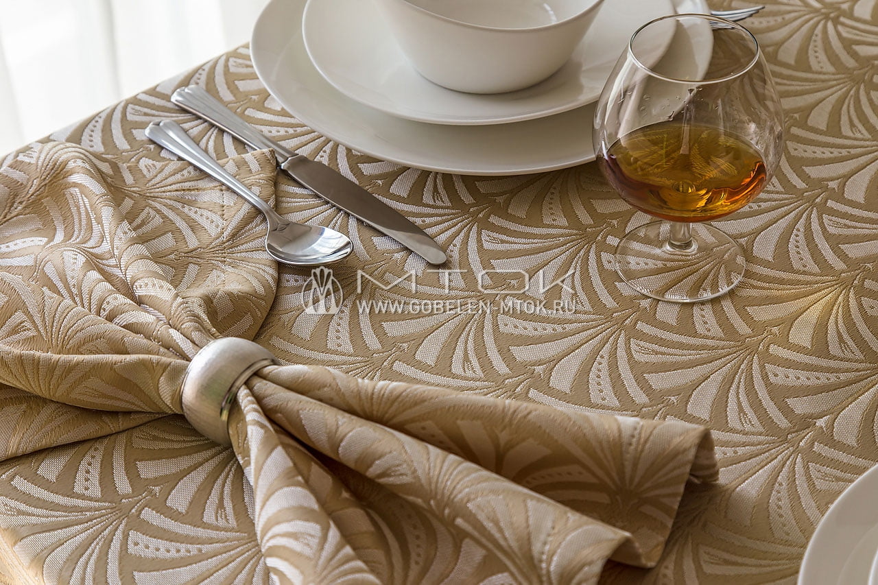Комплект столового текстиля из жаккардовой ткани